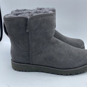 UGG‎ CORY I CHARCOAL SUEDE
BOOTIE